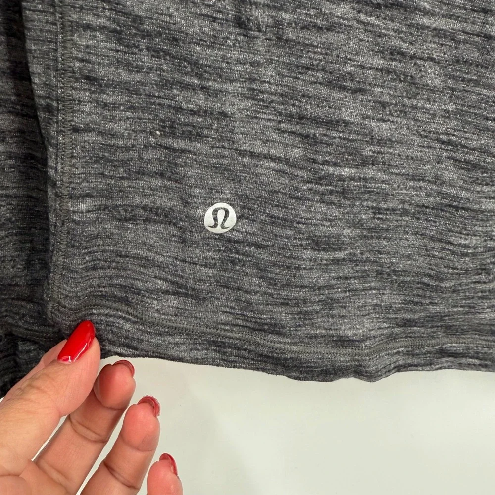Lululemon Heathered Grey Long Sleeve V Neck Athletic Top Women Size‎ 8